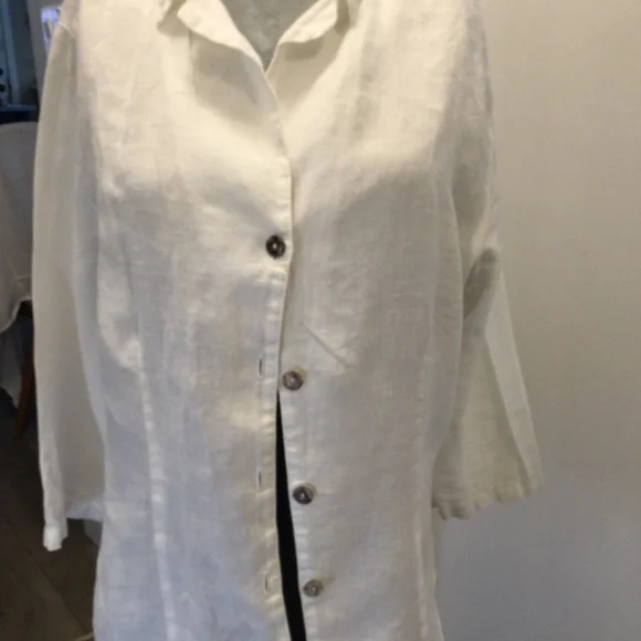 Lovely Linen Top - Picture 3 of 8